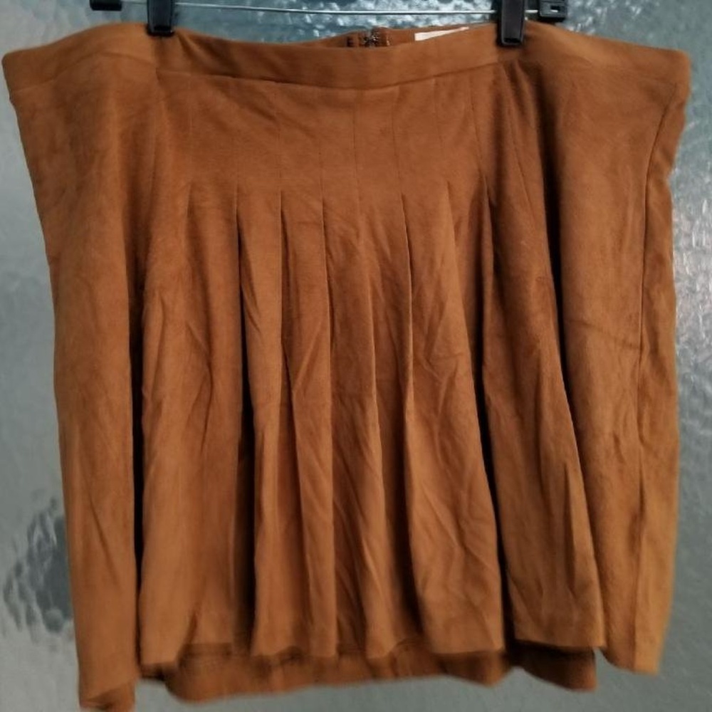Old Navy faux suede pleated skirt.  Size XXL